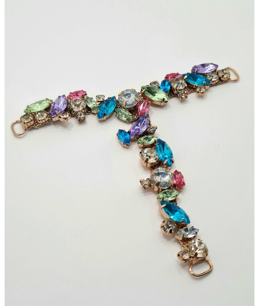 ACCESORIO METALICO PEDRERIA FORMA T MULTICOLOR (2 UNIDADES)