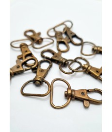 MOSQUETON METALICO  20MM HIERRO ORO VIEJO